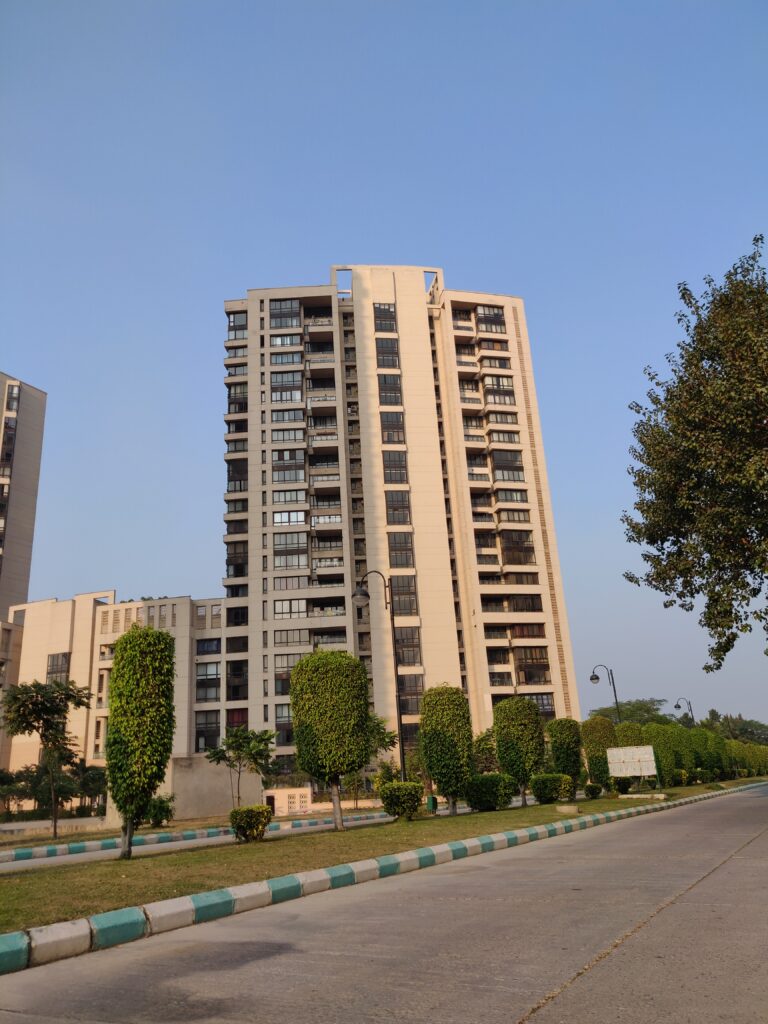 jaypee greens crescent court