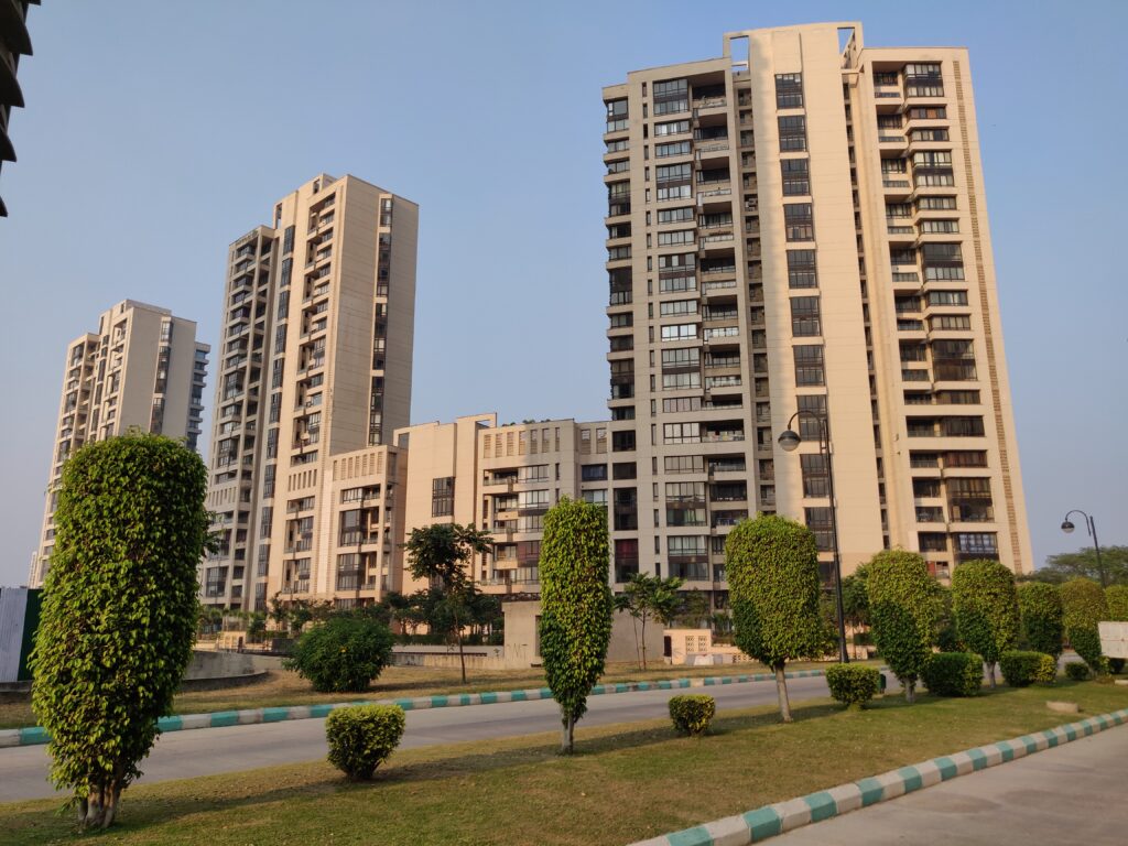 jaypee greens crescent court.